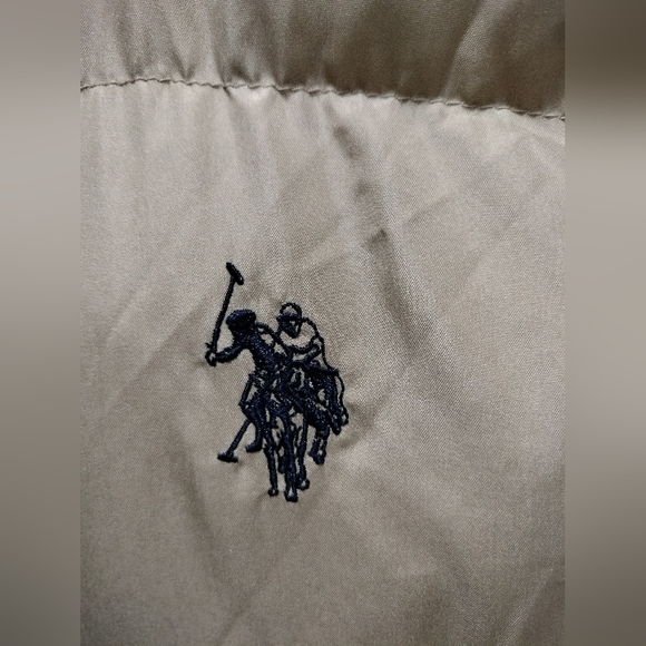 U.S. Polo Assn. Tan Puffer Vest - Picture 5 of 6